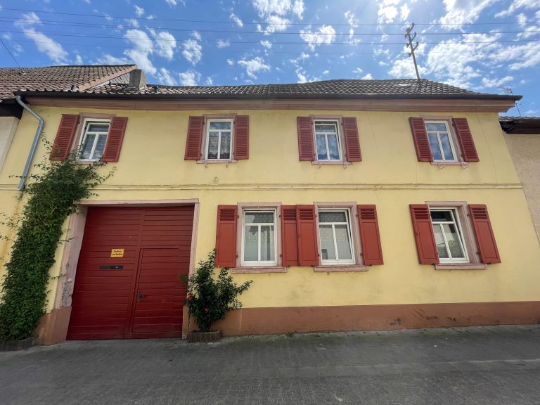 Östrich Winkel Bornstraße 2 Altes Weingut Frontansicht