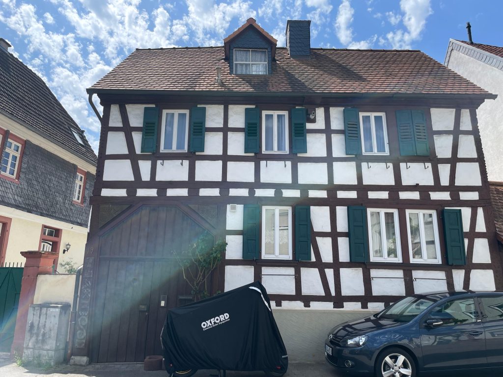 Modernisiertes Fachwerk in Östrich Winkel