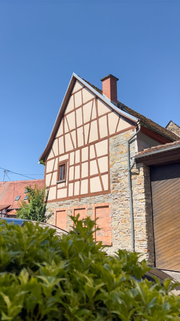 Einfamilienhaus (3 Etagen) innerhalb der Hofreite