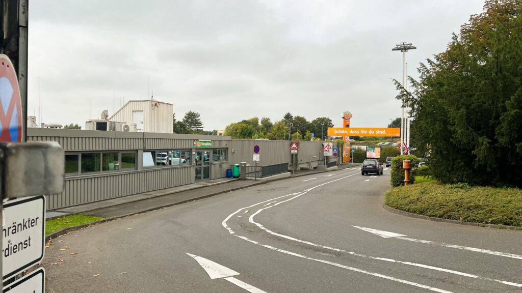 Wiesbaden Nordenstadt - Industrie & EInkaufsmöglichkeiten