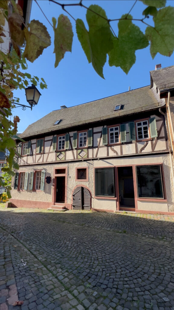 Das Gebäude vom Marktplatz aus