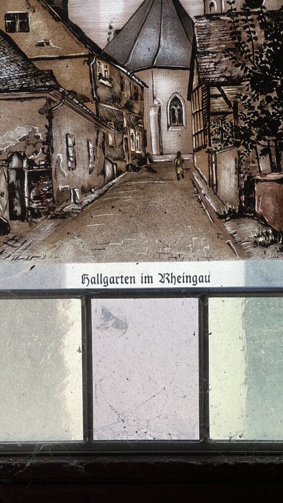 Inschrift des Fensters im Ausschank