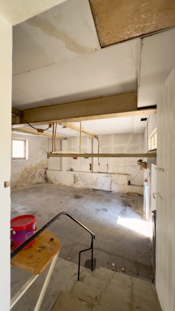 Produktionshalle neben dem Hauptgebäude