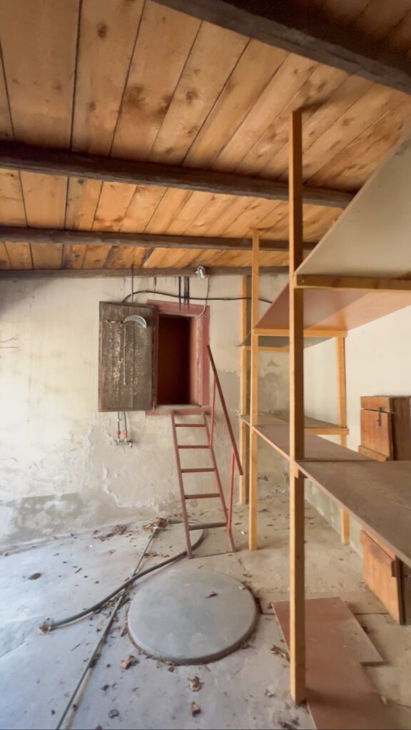 Ehemaliges Lager für die Weinflaschen des Ausschanks